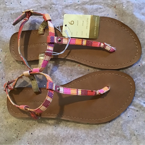 CLEARANCE 🔥 Limited Edition Sandals Sz 6 - Picture 2 of 8